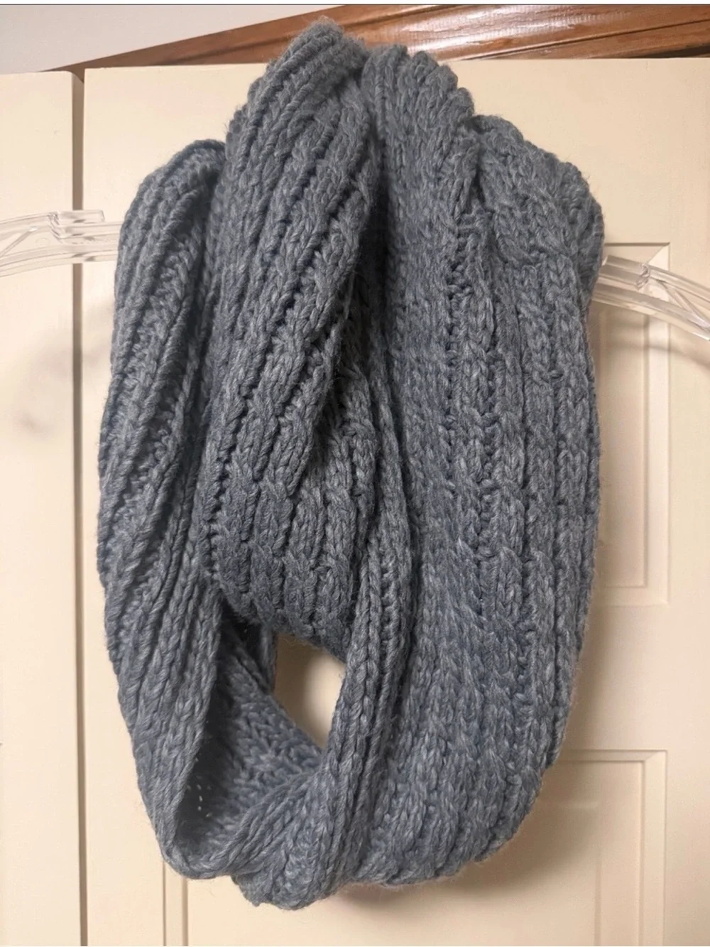 Aeropostale Cable Knit Infinity Scarf in Heather Gray